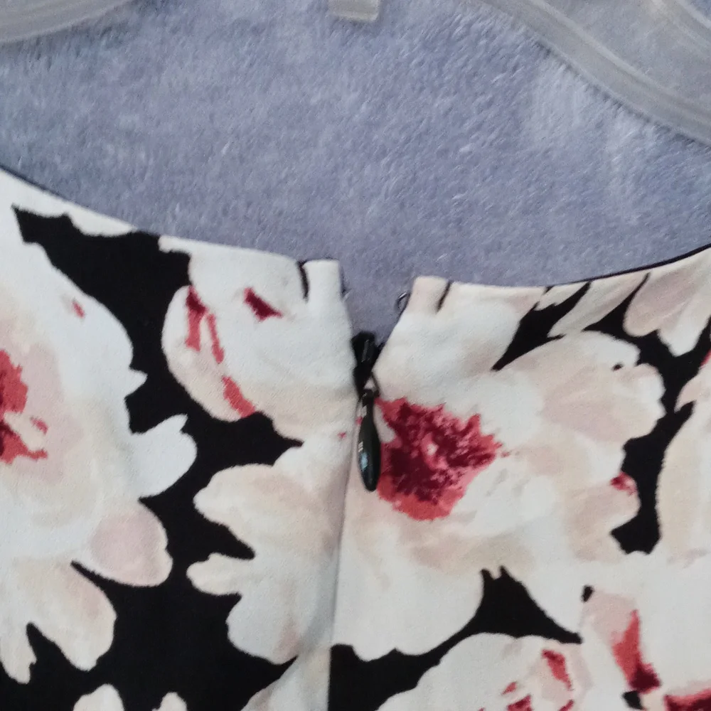 Express Floral Jumper/Romper - Picture 3 of 8